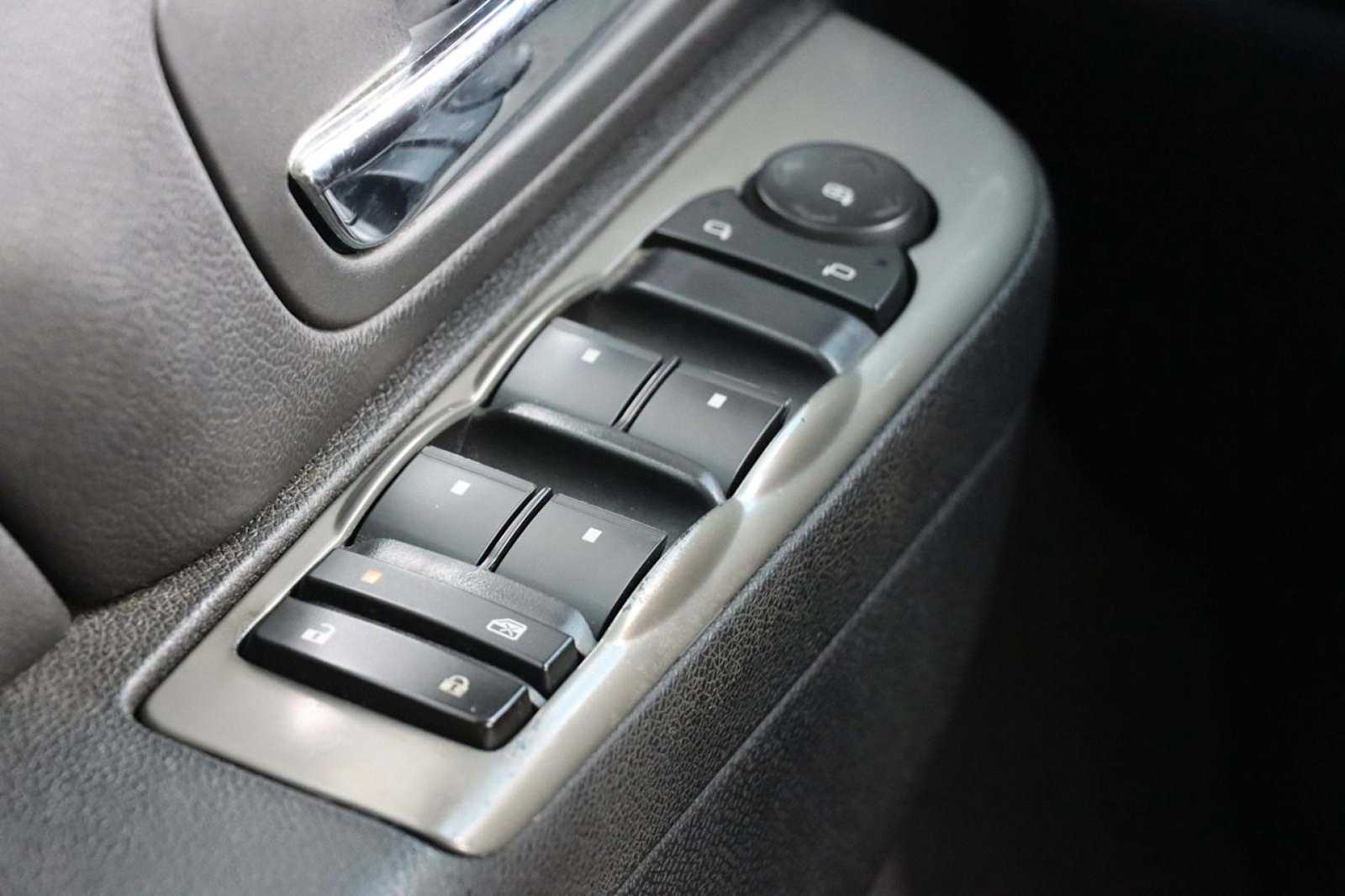 Thumbnail: 2011 Chevrolet Tahoe - 20