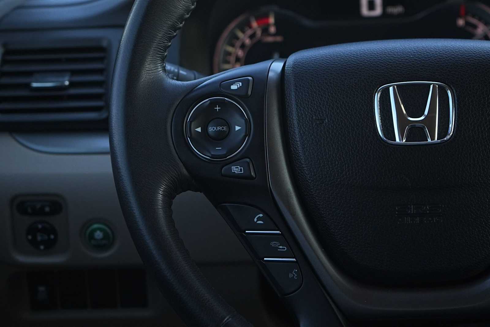 Thumbnail: 2016 Honda Pilot - 17