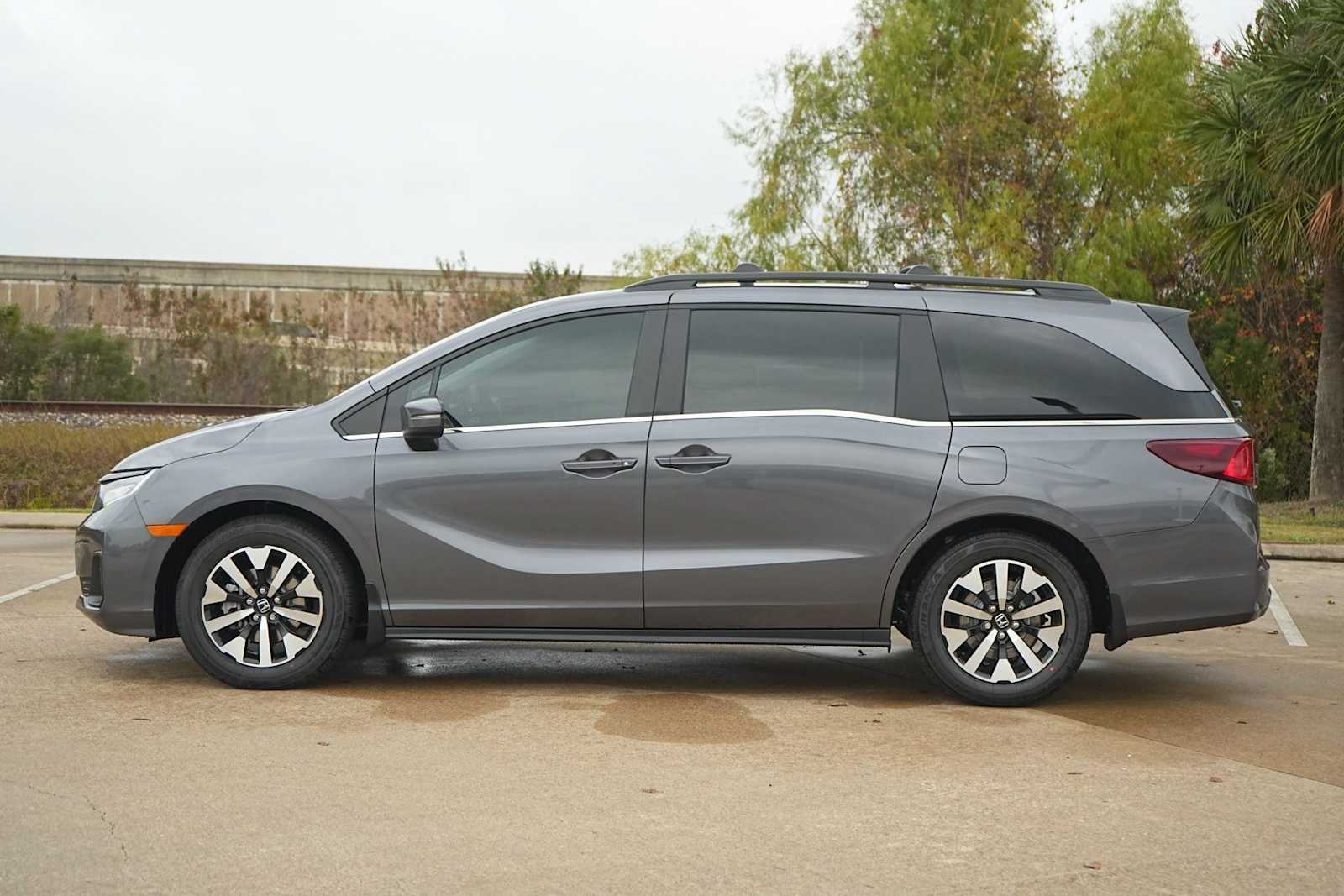 Thumbnail: 2026 Honda Odyssey - 3