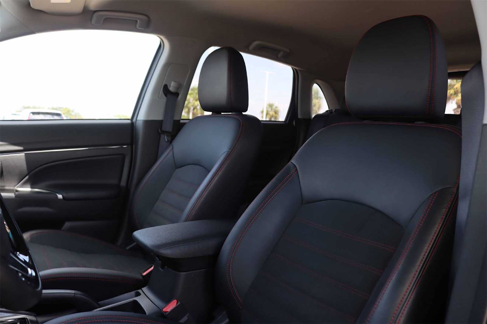 Thumbnail: 2024 Mitsubishi Outlander Sport - 11
