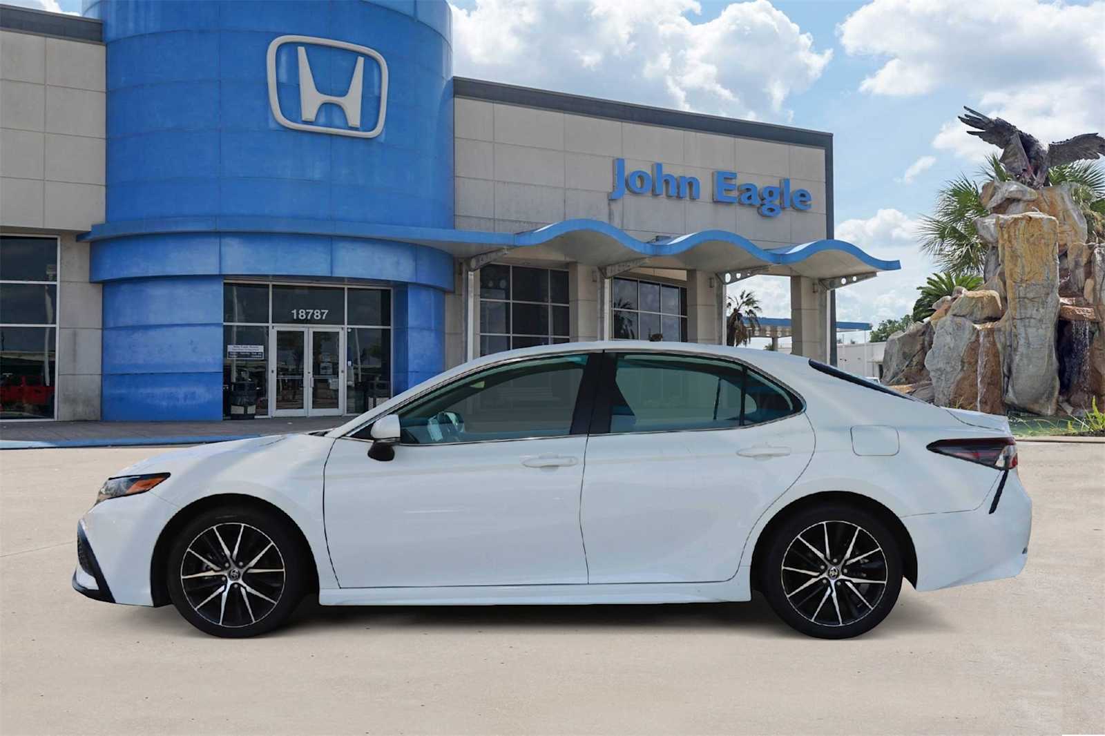 Thumbnail: 2022 Toyota Camry - 3