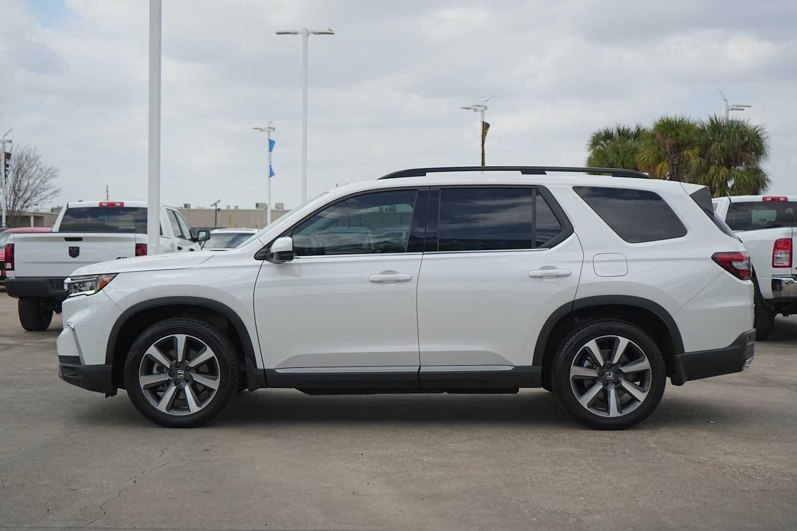 Thumbnail: 2025 Honda Pilot - 3