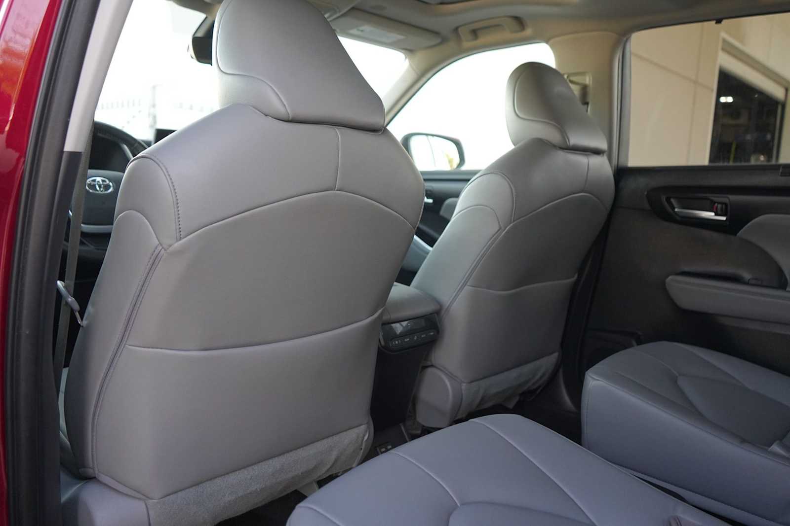 2023 Toyota Highlander XLE - Photo 13