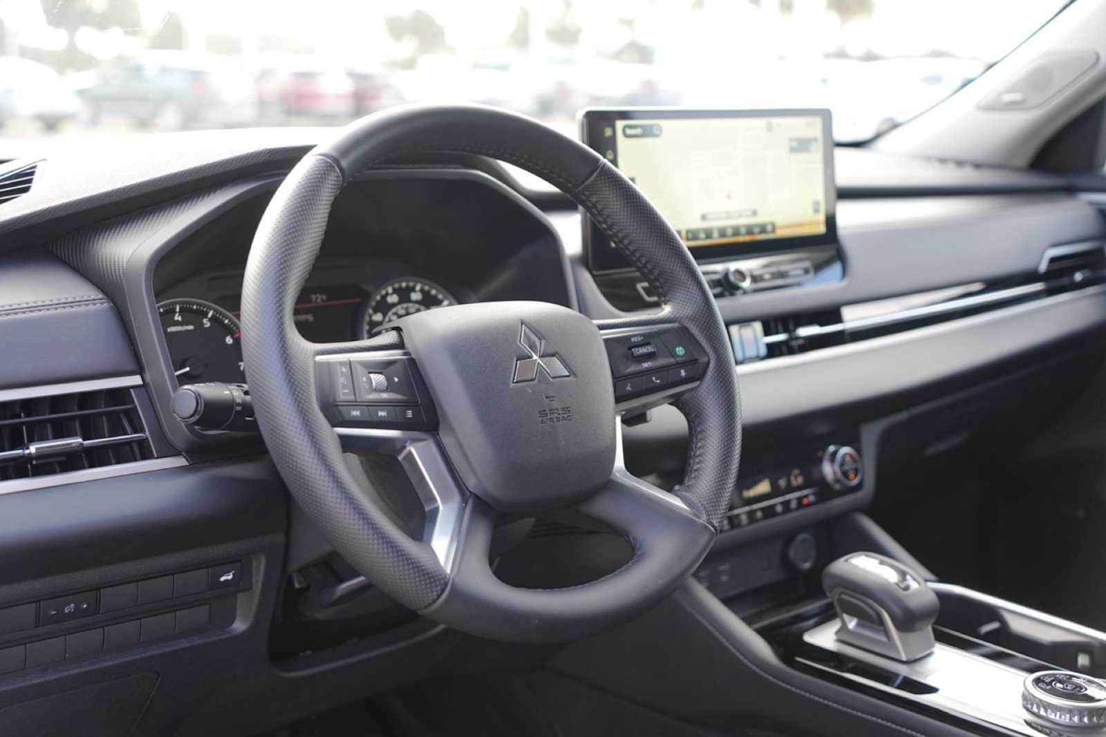 Thumbnail: 2025 Mitsubishi Outlander - 2