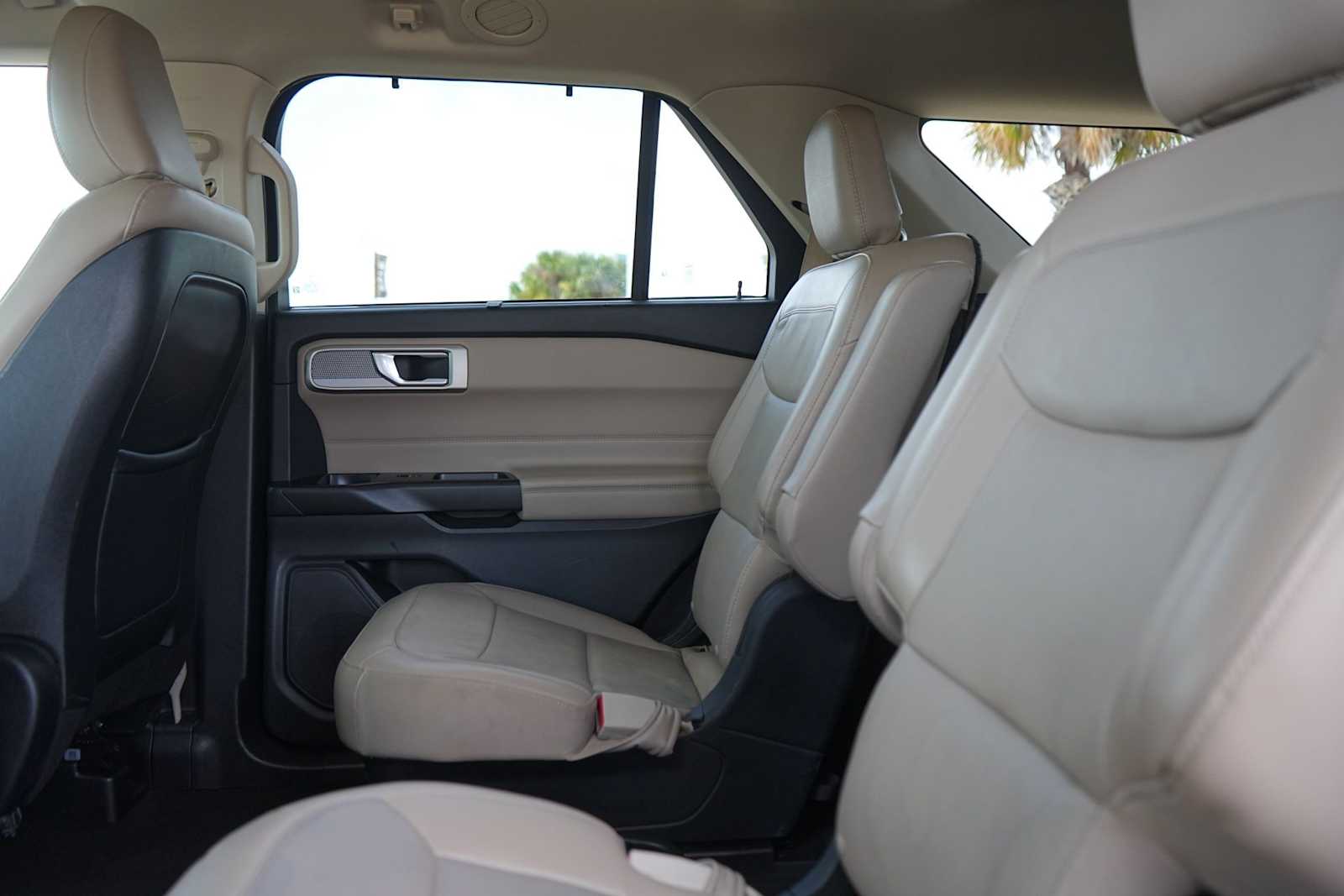 Thumbnail: 2020 Ford Explorer - 14