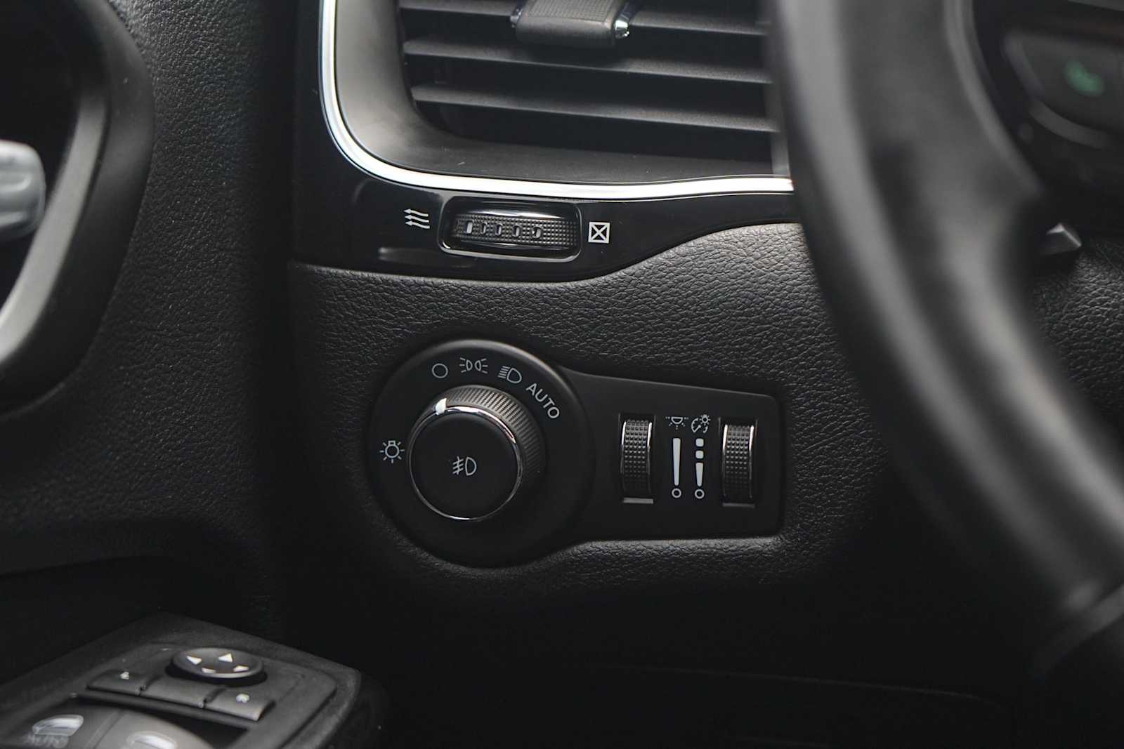 Thumbnail: 2021 Jeep Cherokee - 23