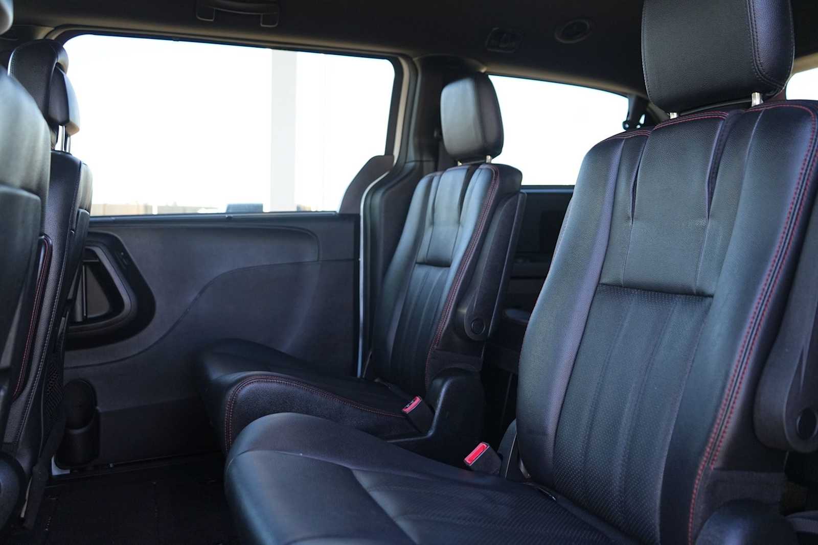 Thumbnail: 2018 Dodge Grand Caravan - 14