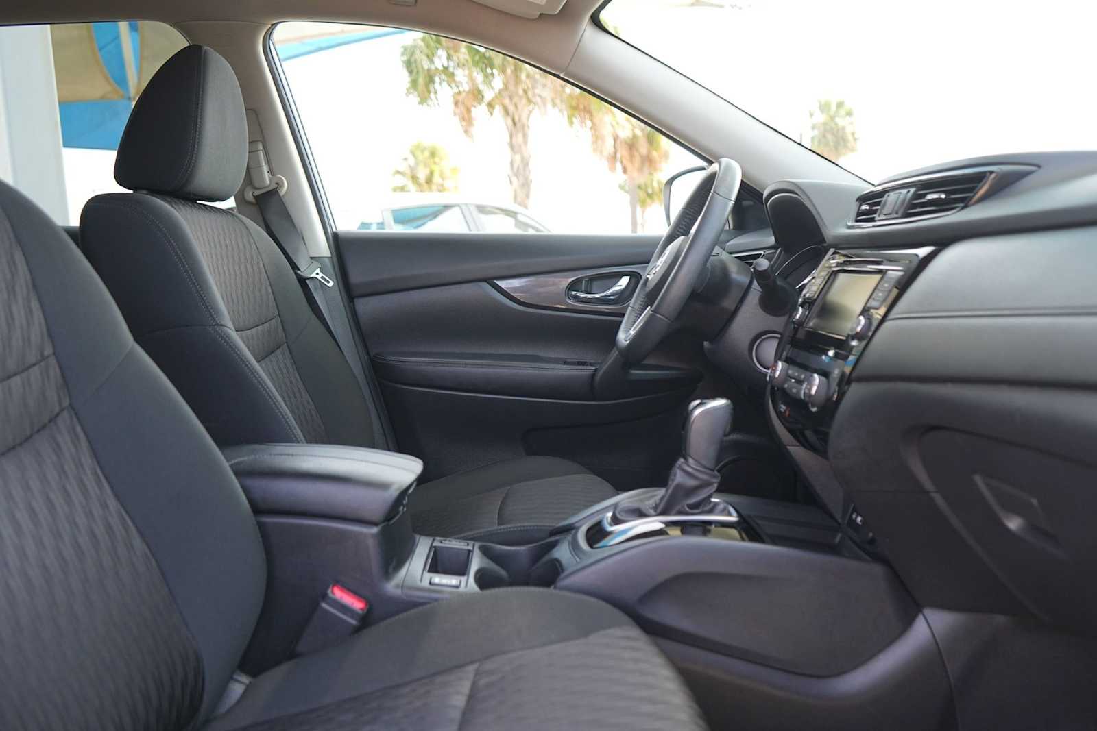 Thumbnail: 2020 Nissan Rogue - 15