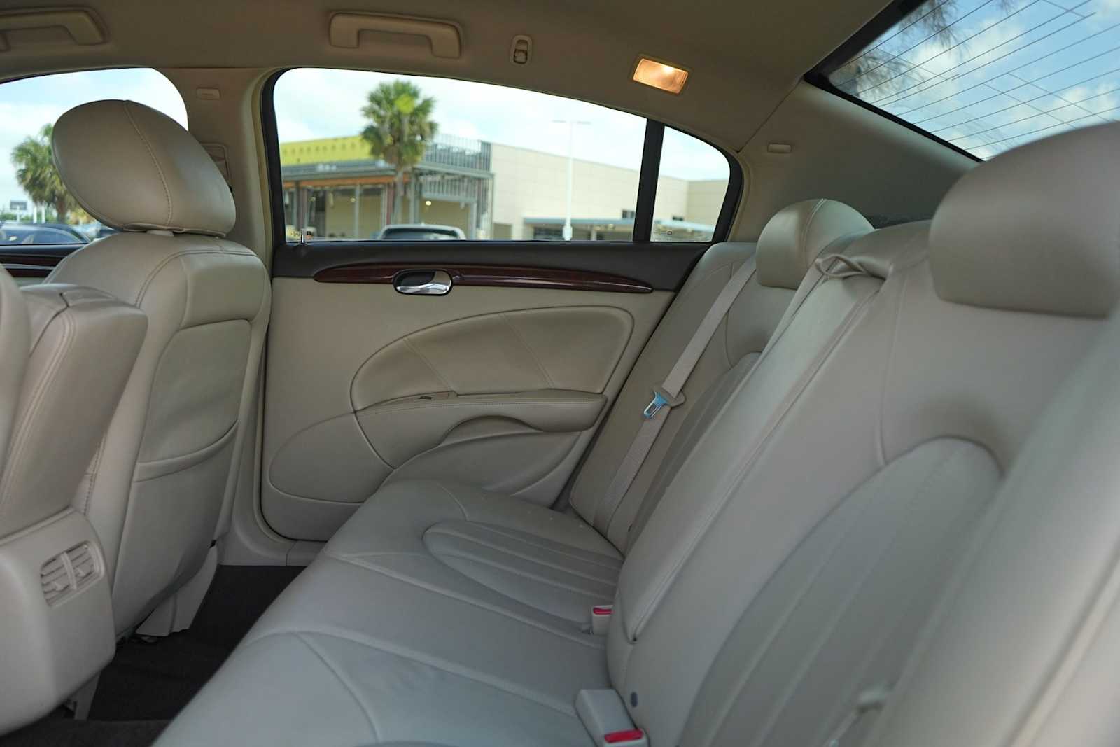Thumbnail: 2010 Buick Lucerne - 14