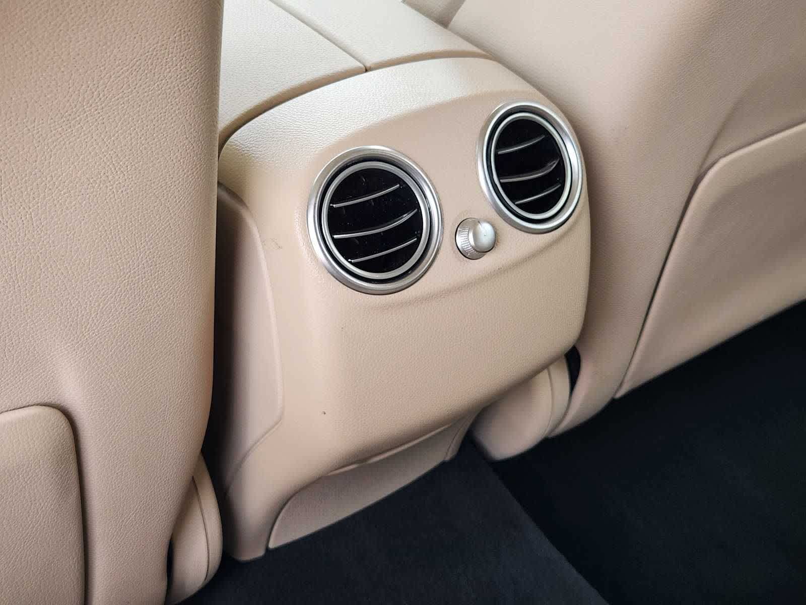 Thumbnail: 2022 Mercedes-Benz GLC - 29