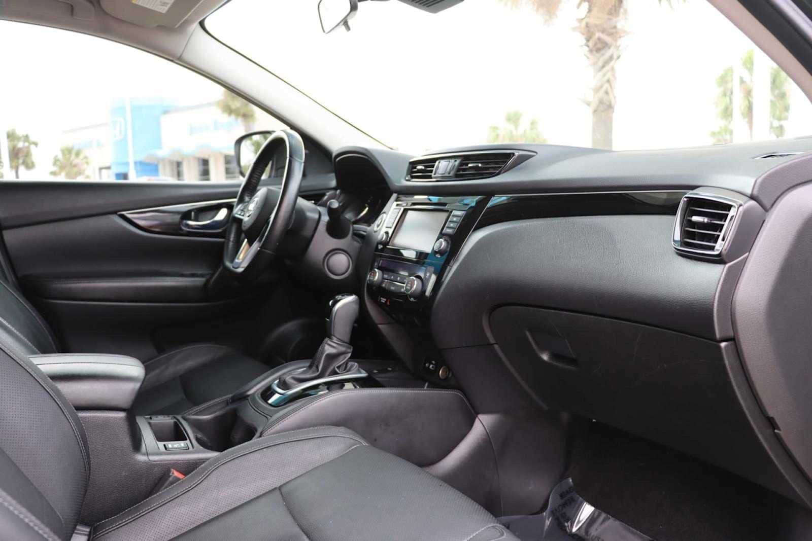 2019 Nissan Rogue Sport SL 14