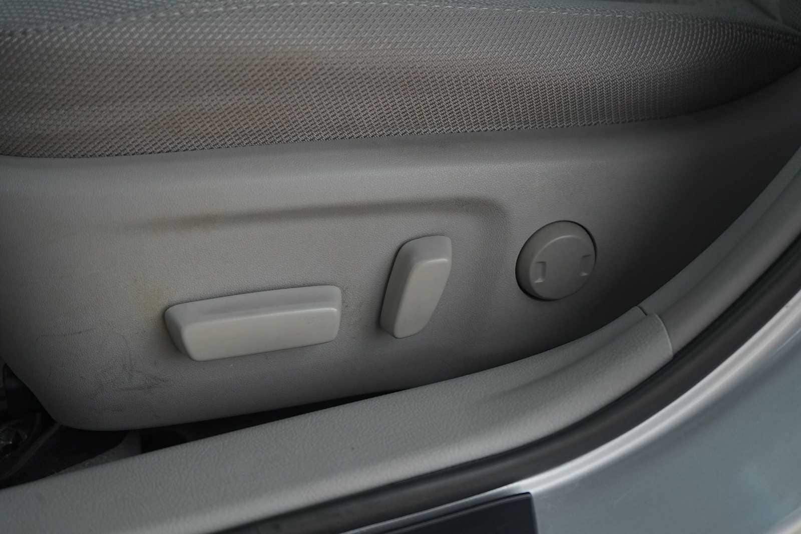 Thumbnail: 2012 Toyota Camry - 12