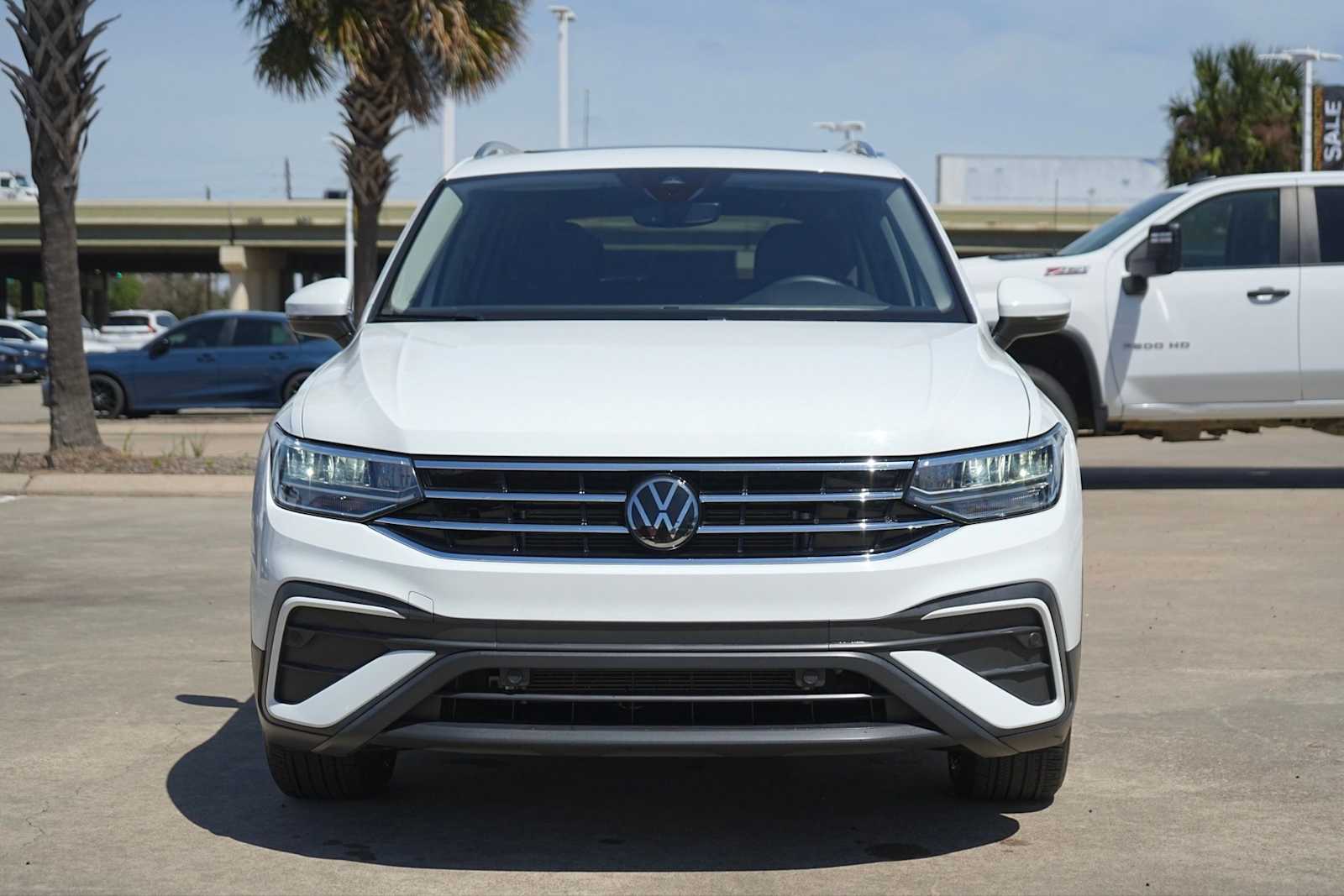 Thumbnail: 2022 Volkswagen Tiguan - 6
