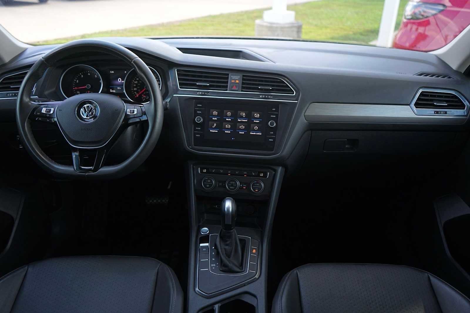 Thumbnail: 2020 Volkswagen Tiguan - 9