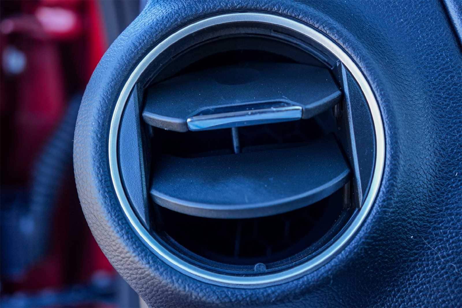 Thumbnail: 2015 Chevrolet Camaro - 28