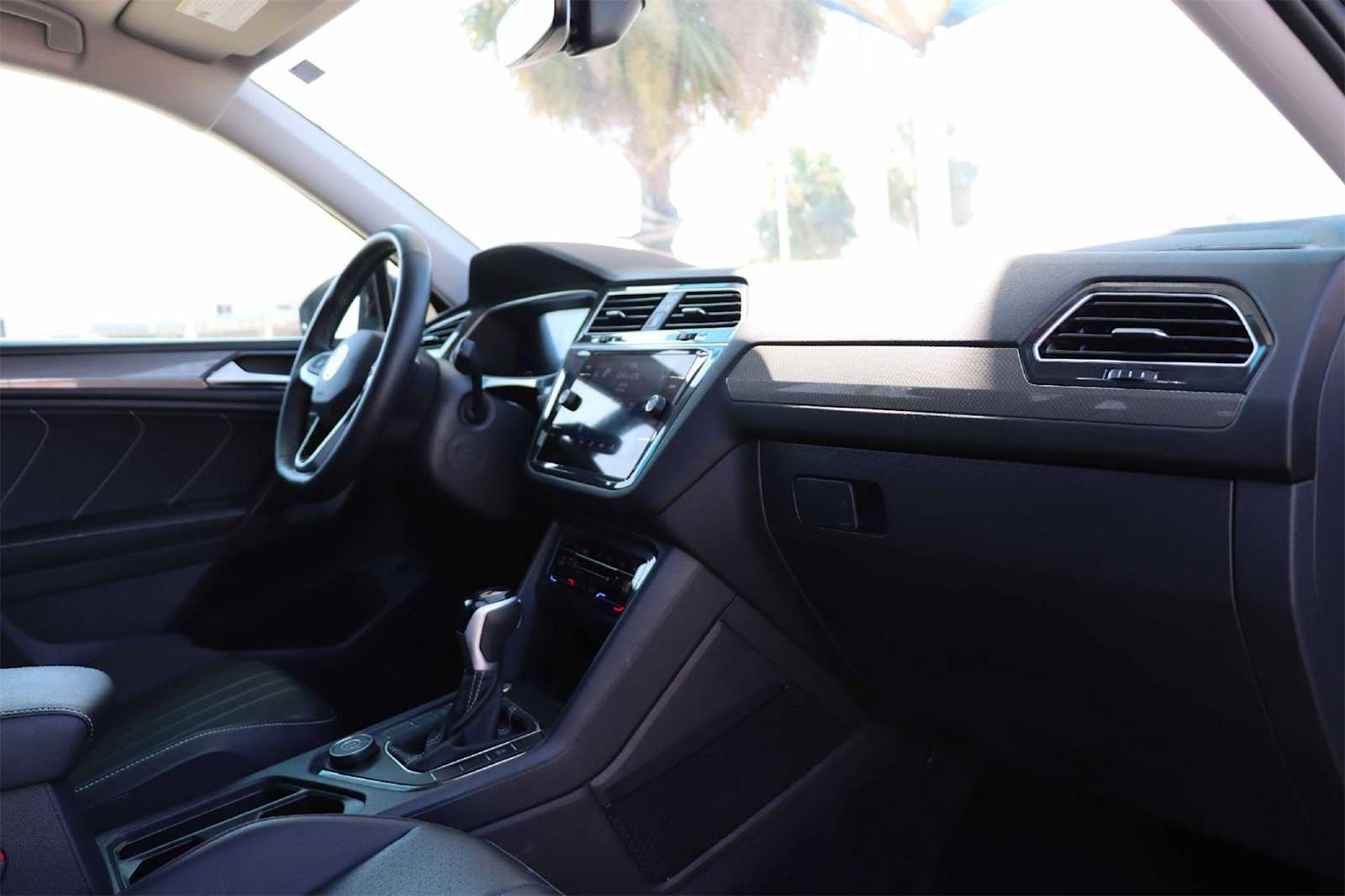 Thumbnail: 2024 Volkswagen Tiguan - 13