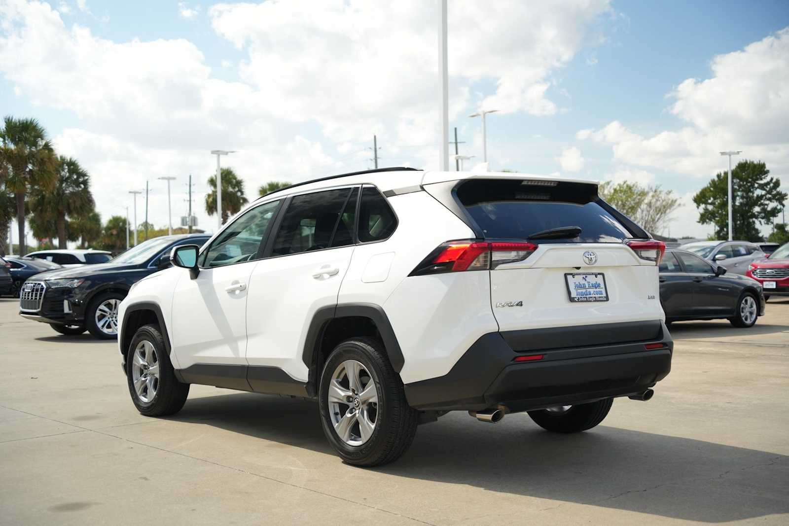 2024 Toyota RAV4 XLE photo 4