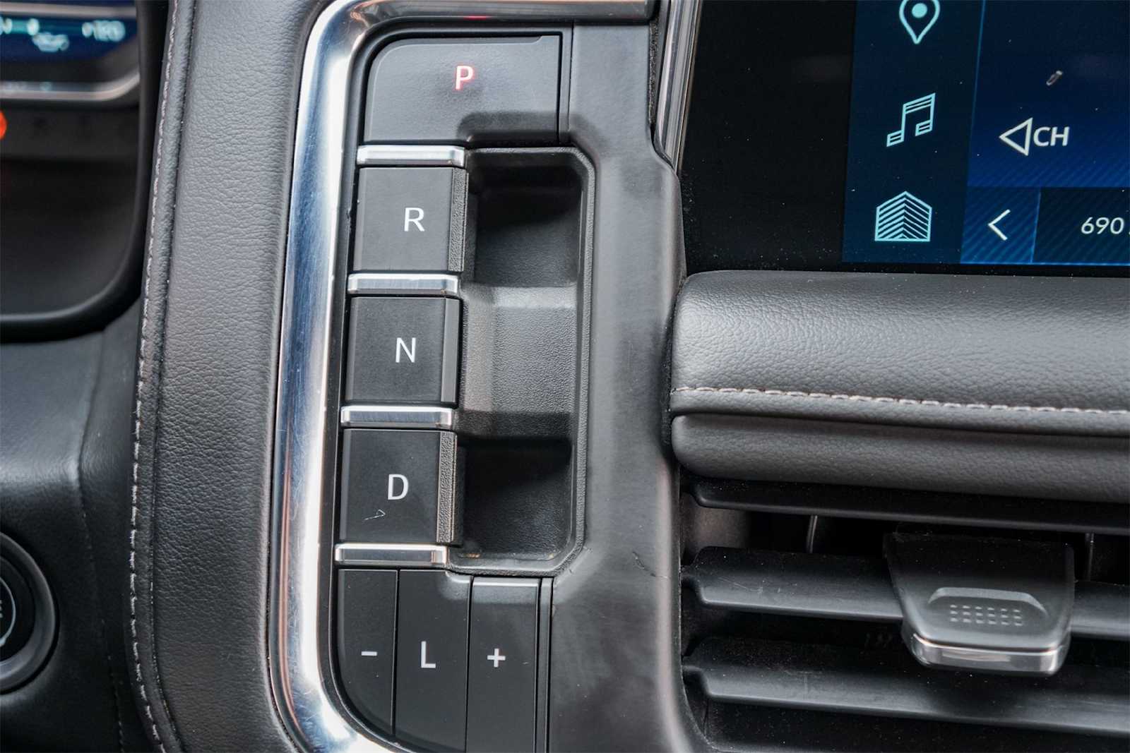 Thumbnail: 2022 Chevrolet Tahoe - 17