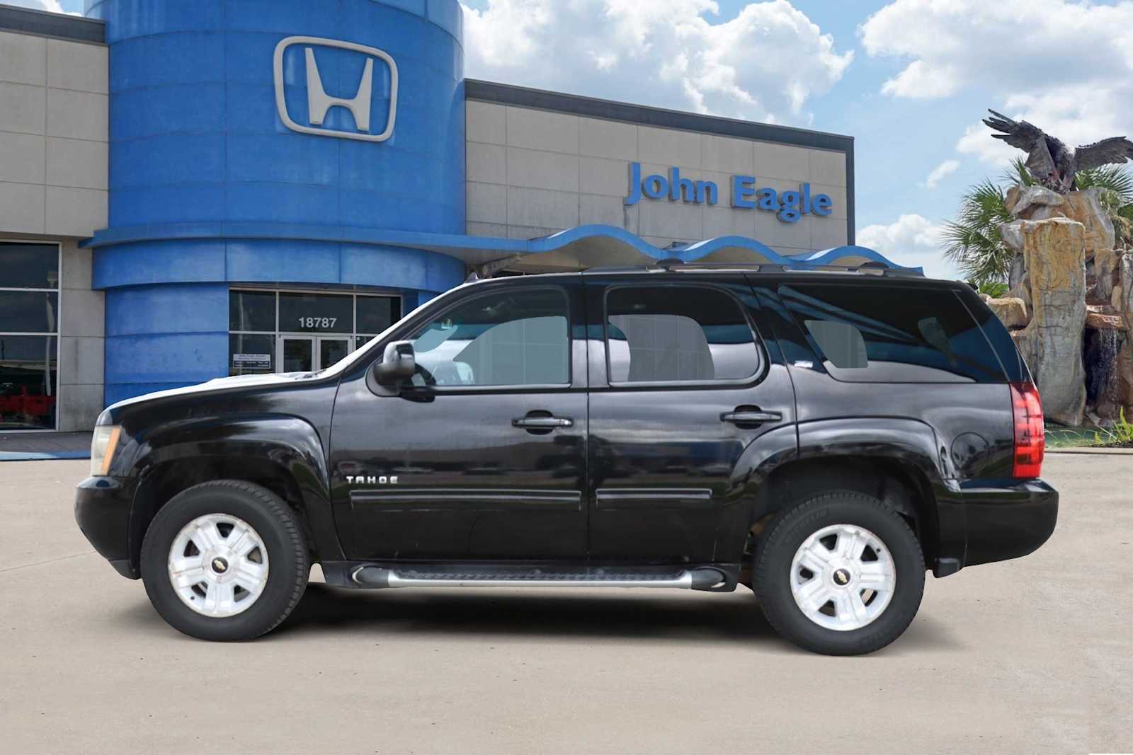 Thumbnail: 2011 Chevrolet Tahoe - 3