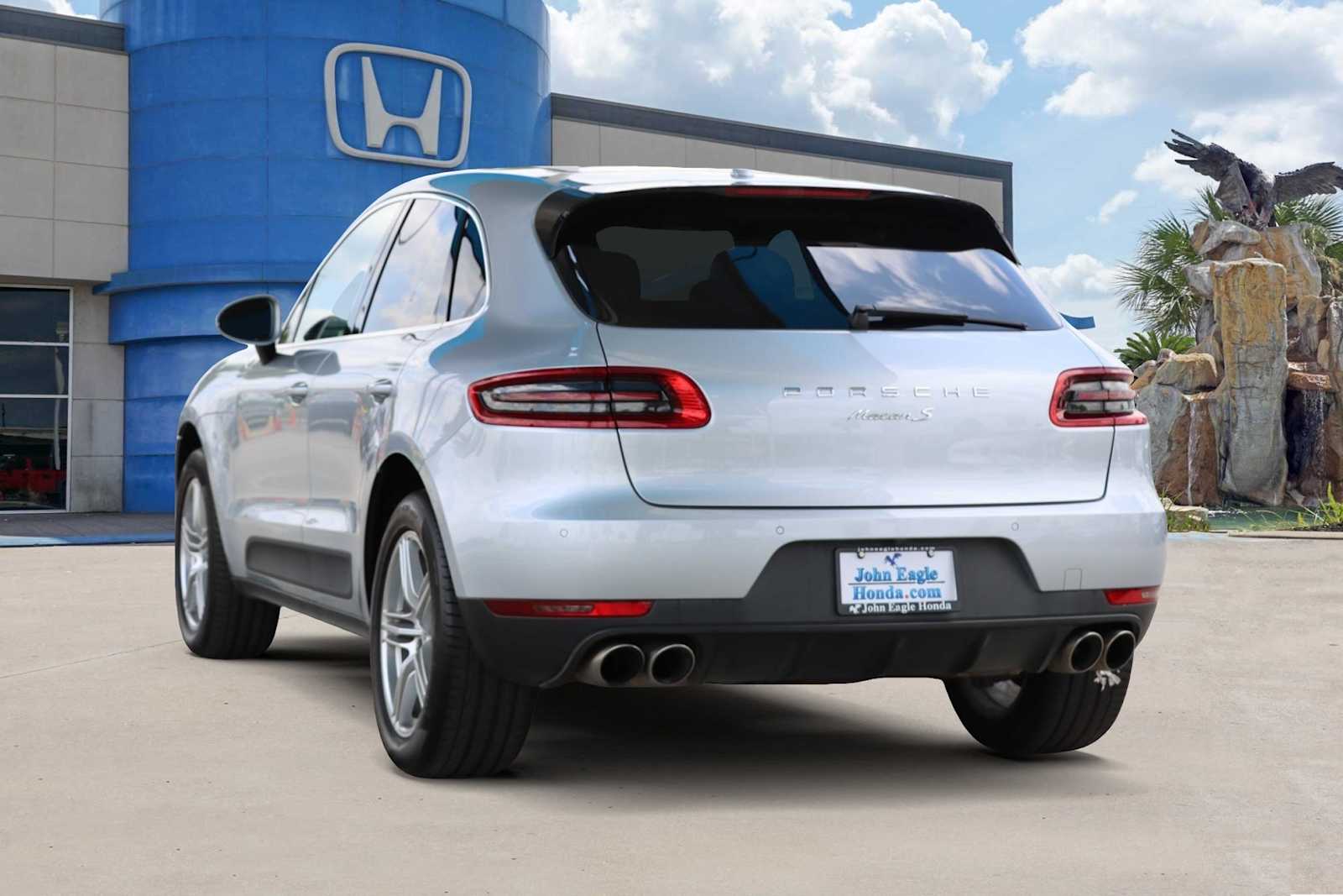 Thumbnail: 2017 Porsche Macan - 4