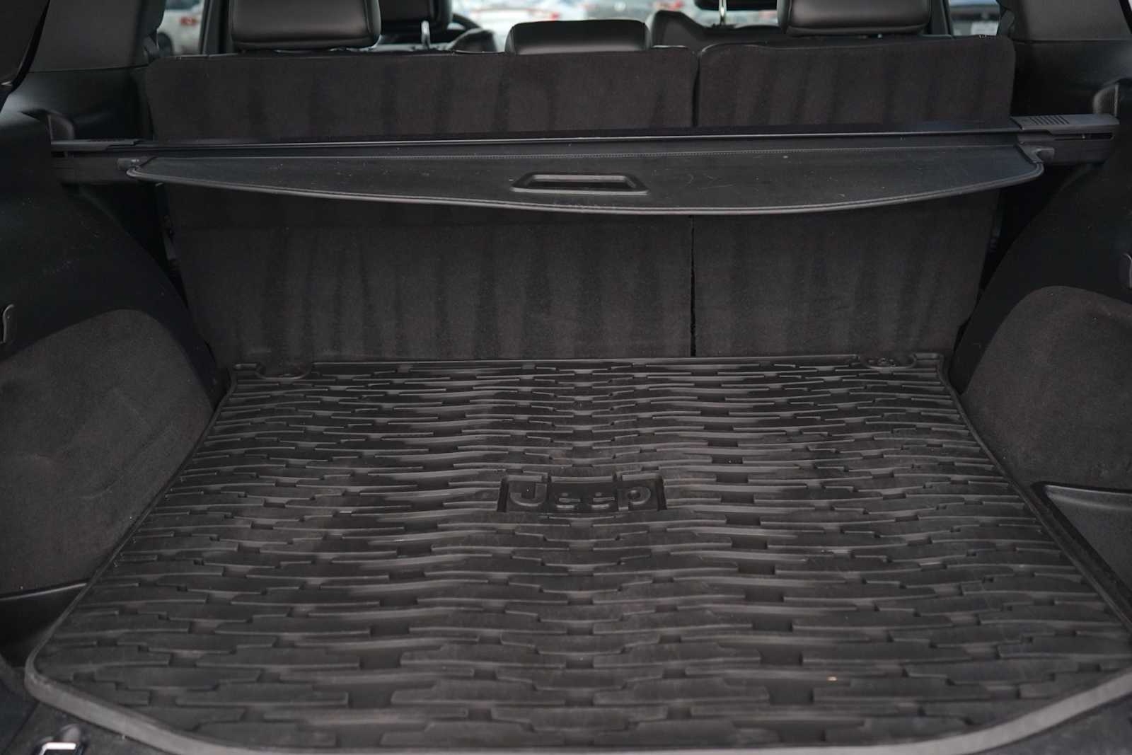 Thumbnail: 2017 Jeep Grand Cherokee - 27