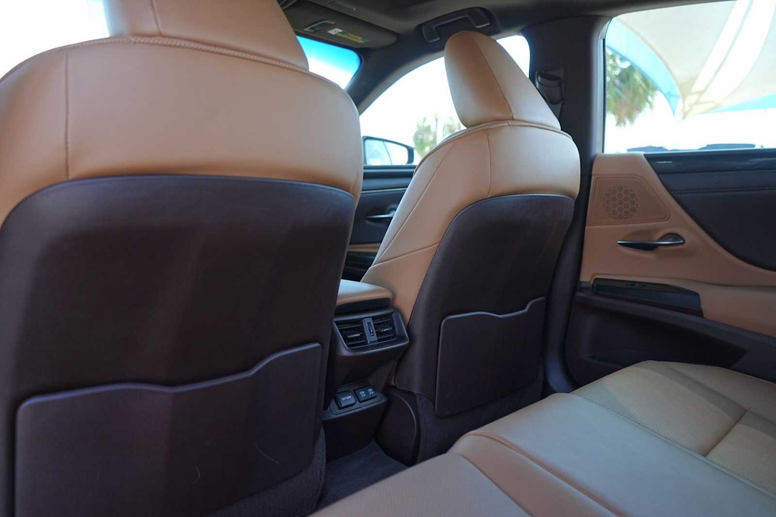 Thumbnail: 2021 Lexus ES - 13