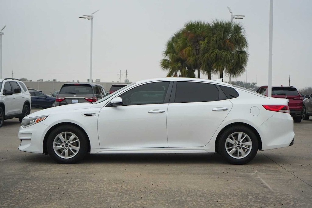 Used 2018 Kia Optima LX Sedan