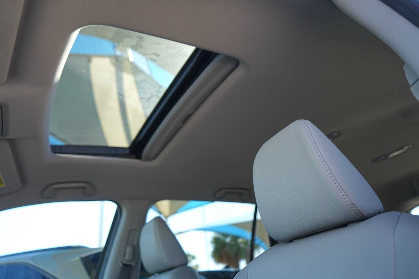 Thumbnail: 2017 Honda Pilot - 24