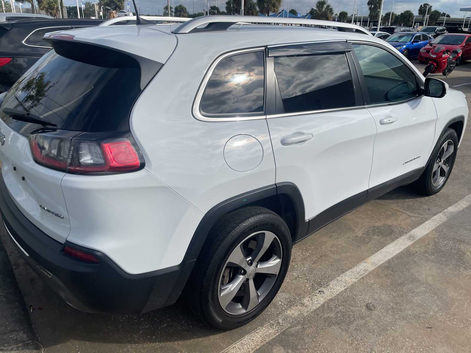 Thumbnail: 2019 Jeep Cherokee - 3