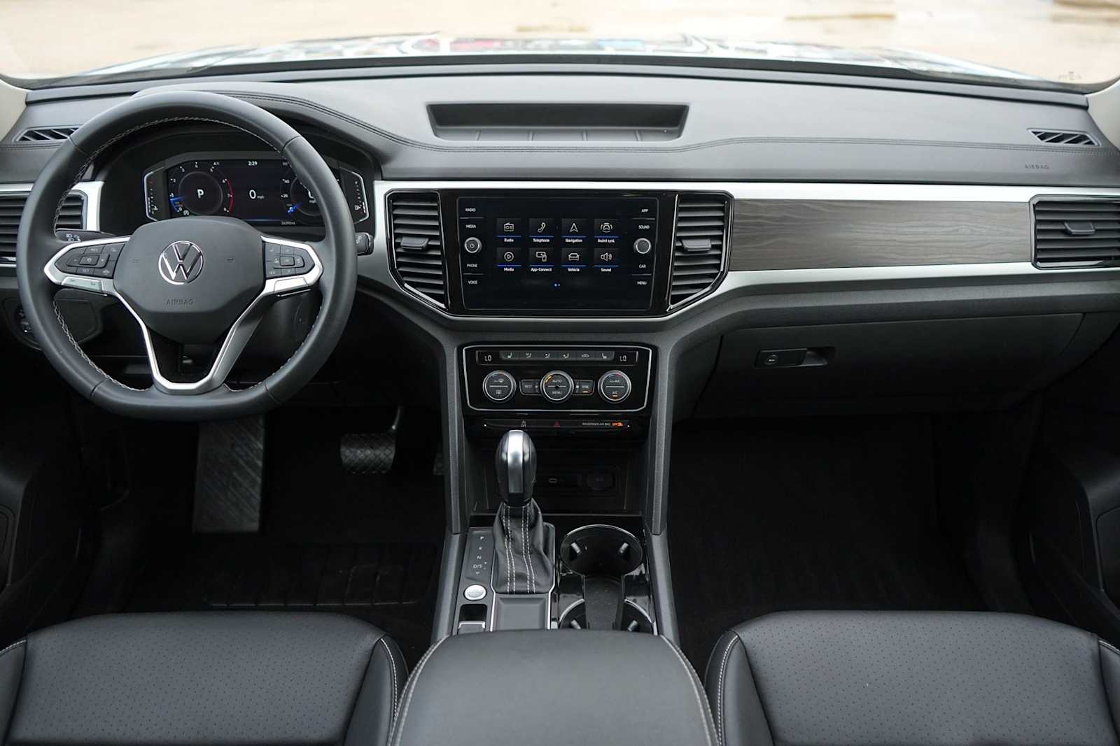 Thumbnail: 2023 Volkswagen Atlas - 10