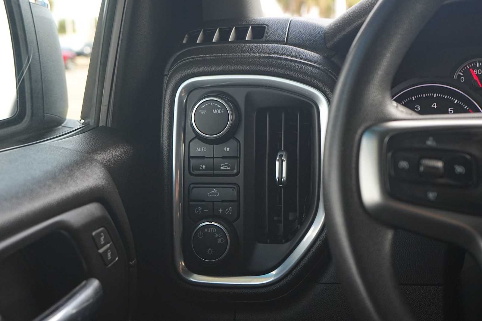 Thumbnail: 2020 Chevrolet Silverado 1500 - 24