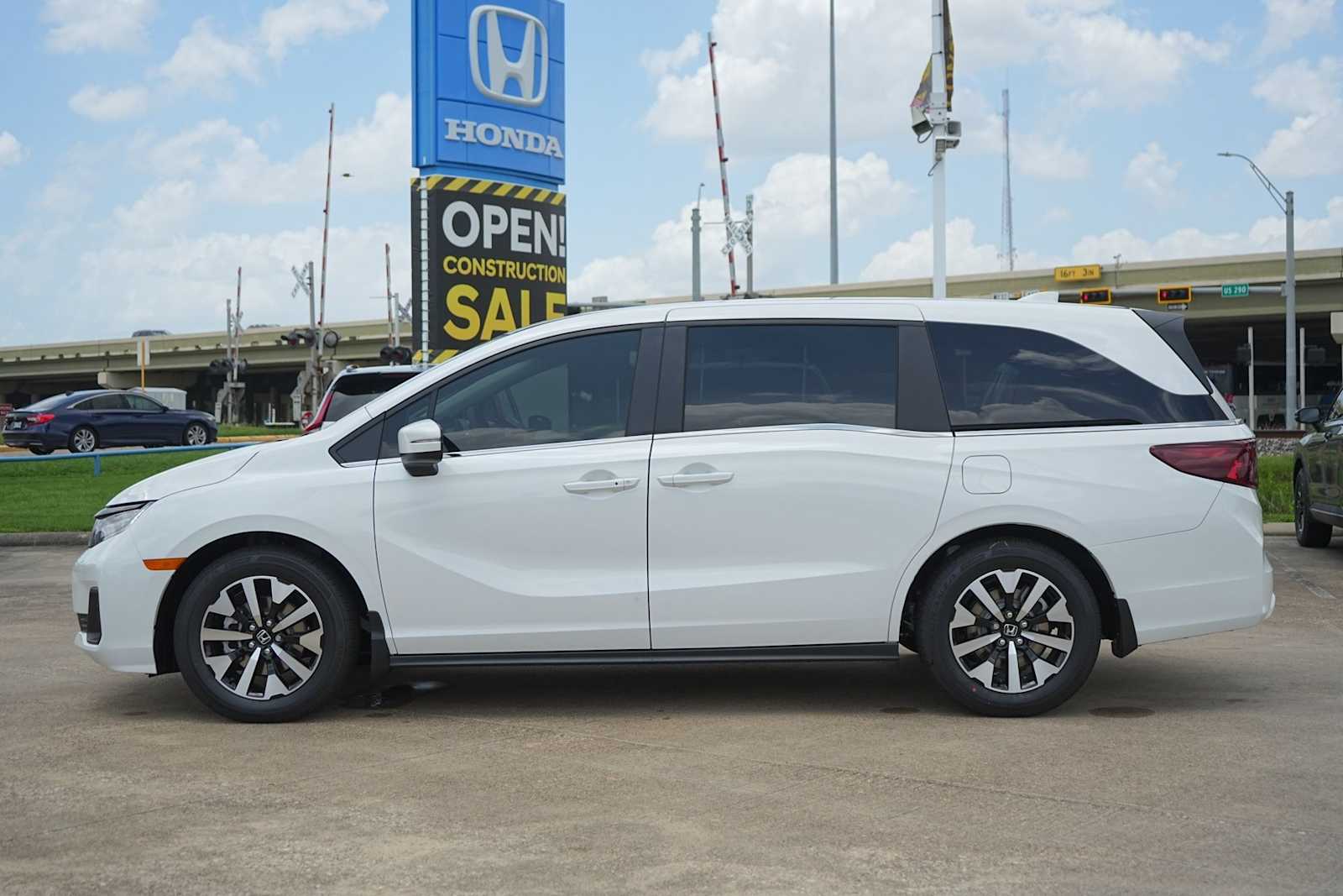 Thumbnail: 2026 Honda Odyssey - 3