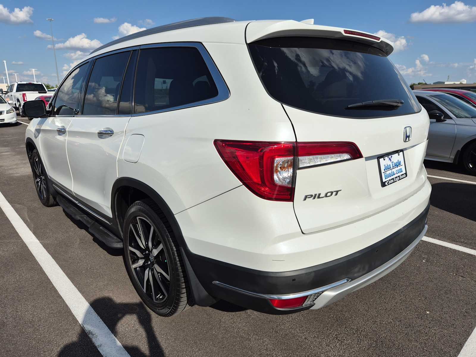 2020 Honda Pilot Touring photo 2