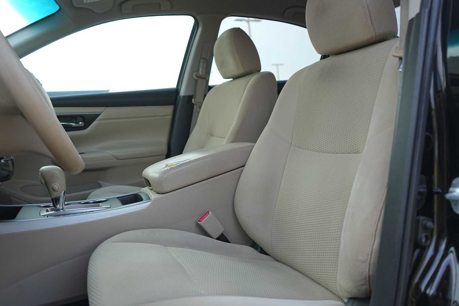 Thumbnail: 2015 Nissan Altima - 11