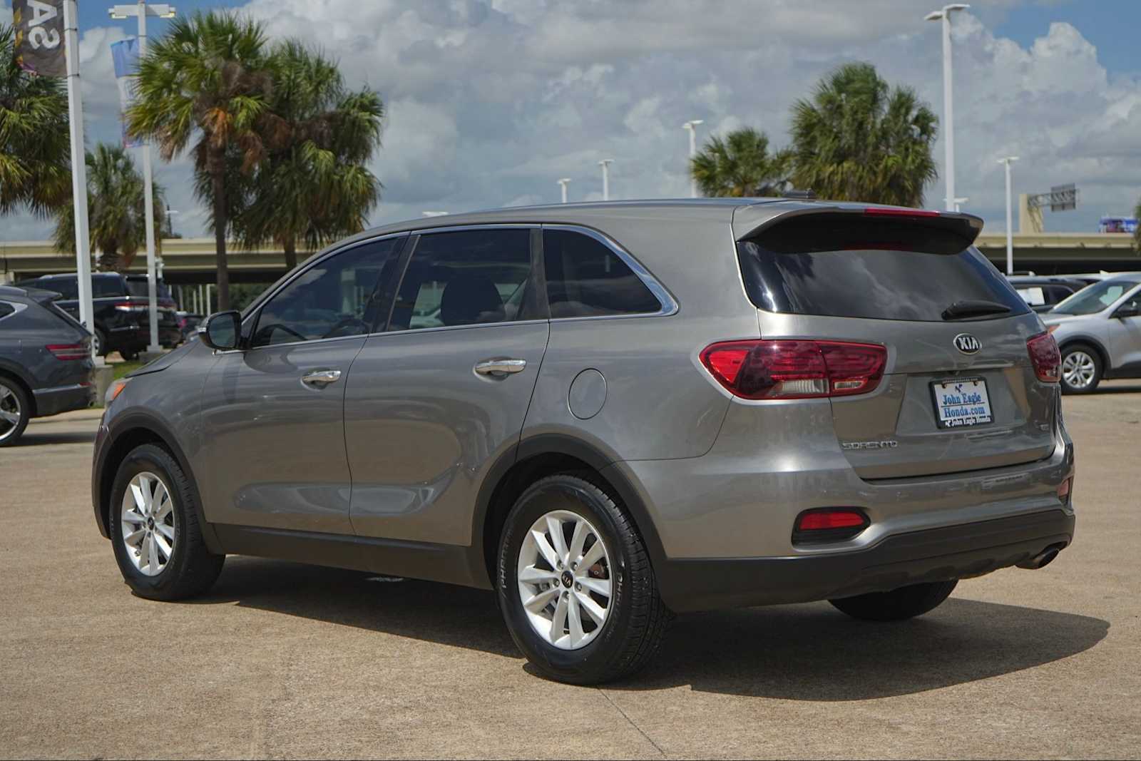 Thumbnail: 2019 Kia Sorento - 3