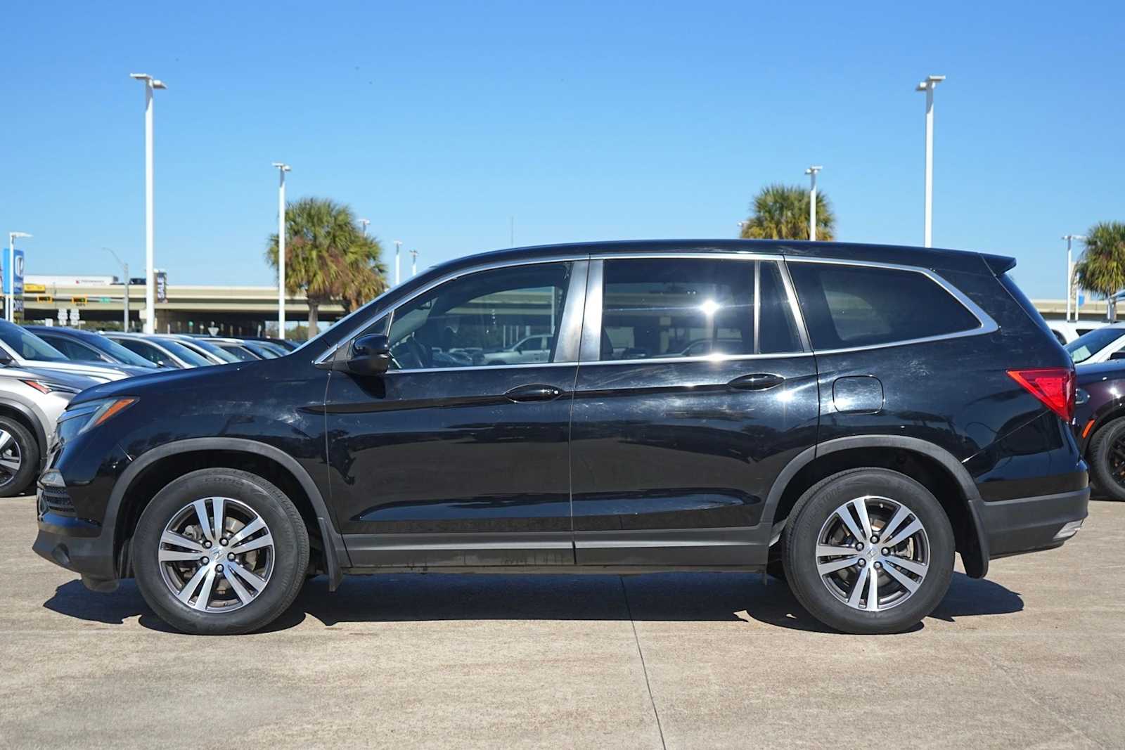 Thumbnail: 2017 Honda Pilot - 3
