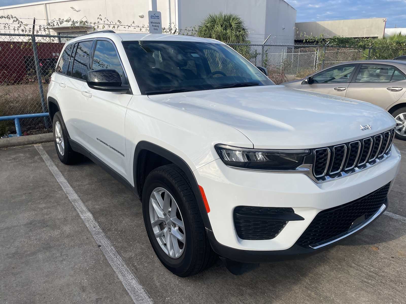 2023 Jeep Grand Cherokee Laredo Altitude photo 4
