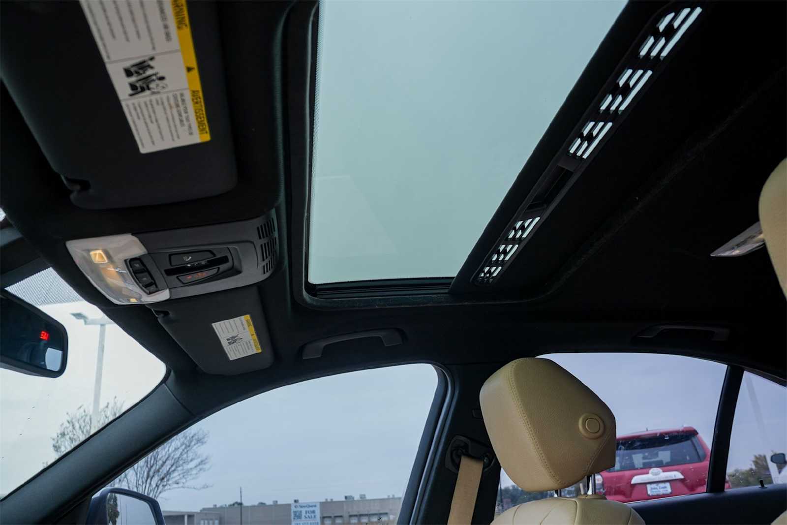 Thumbnail: 2017 BMW 3 Series - 23