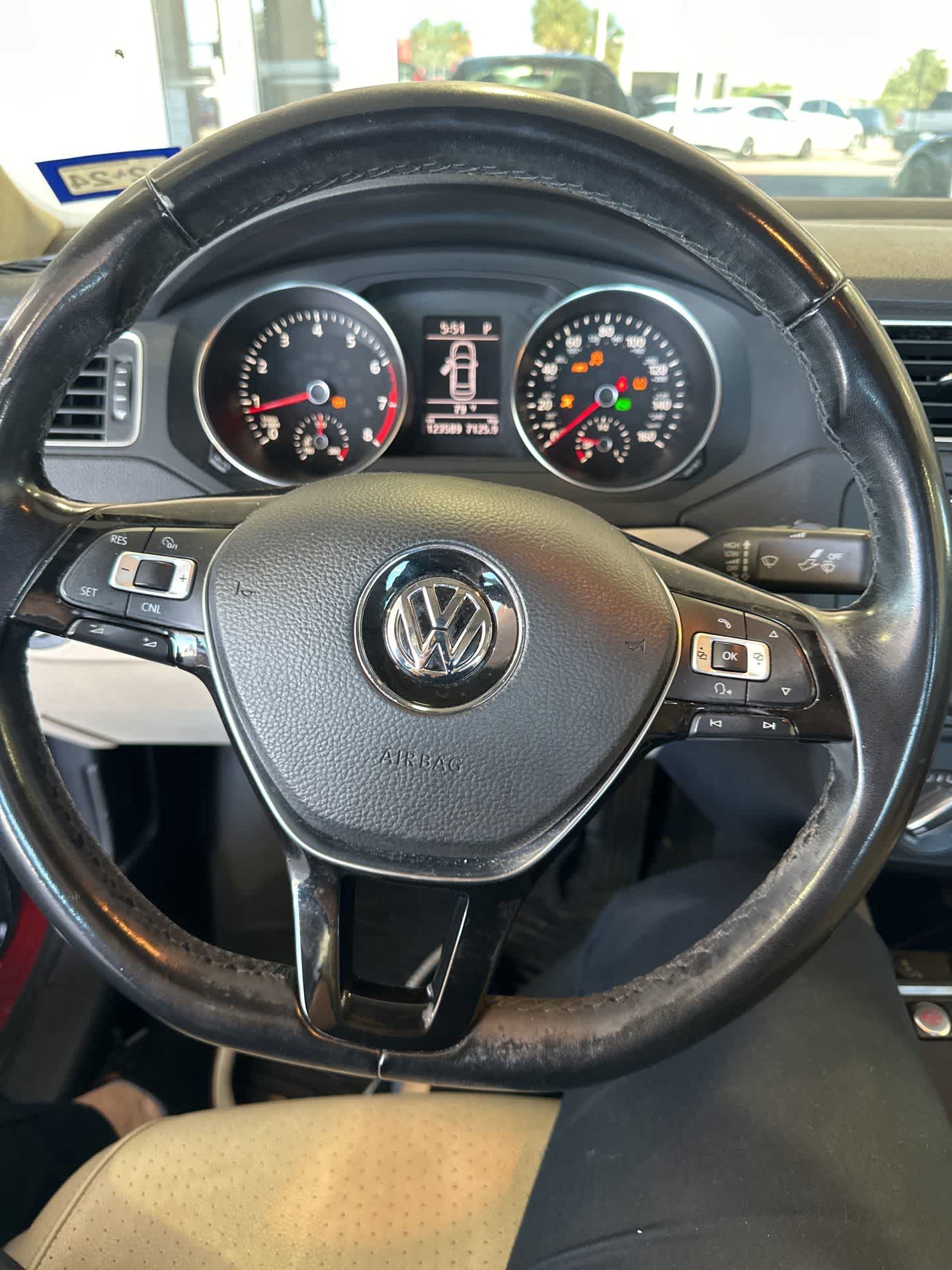 Thumbnail: 2017 Volkswagen Jetta - 5