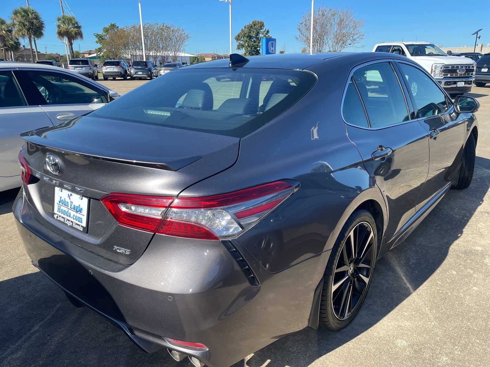 2018 Toyota Camry XSE V6 photo 3