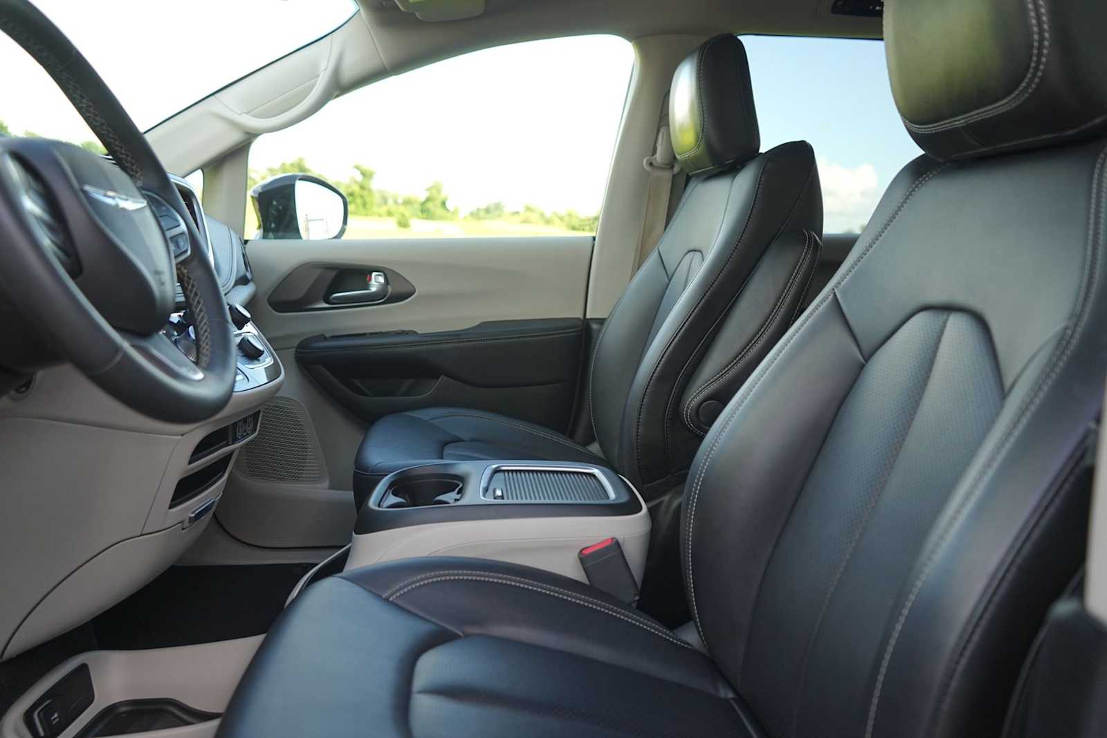 Thumbnail: 2024 Chrysler Pacifica - 10