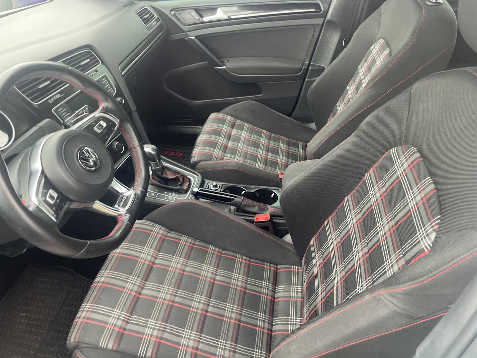 Thumbnail: 2017 Volkswagen Golf - 5
