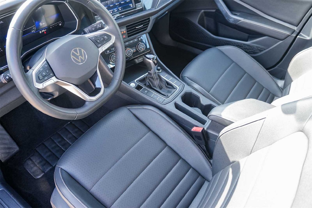 Used 2024 Volkswagen Jetta 1.5T SE Sedan