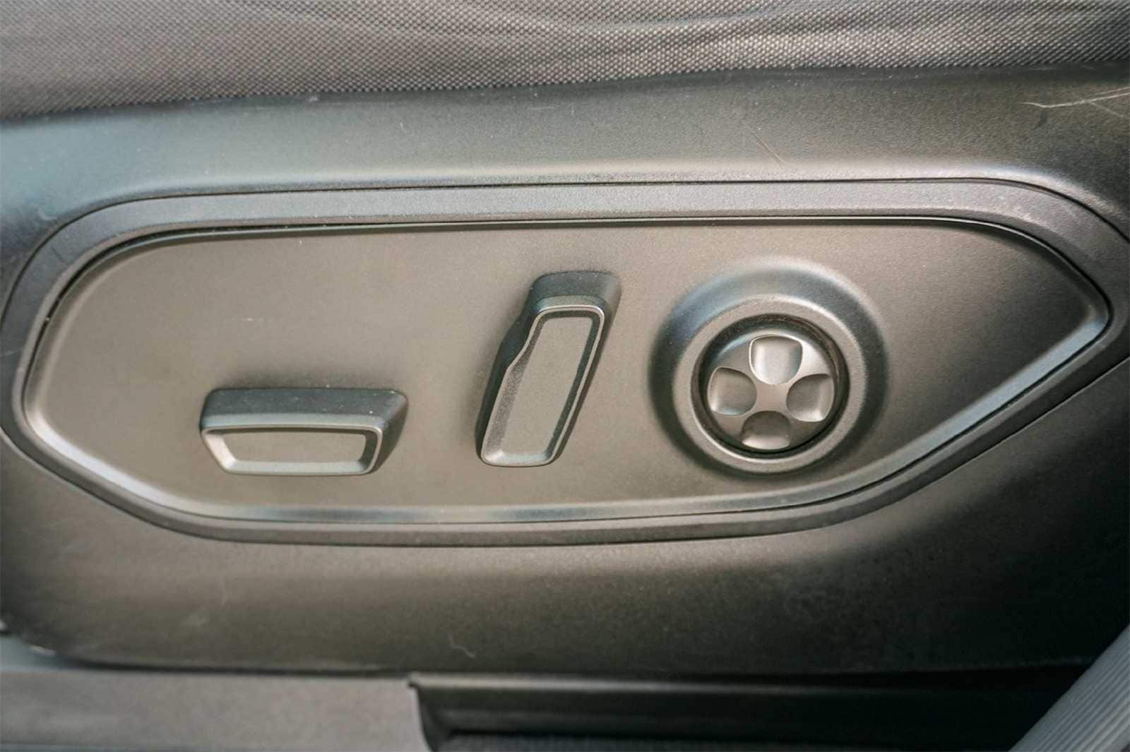 Thumbnail: 2023 Jeep Grand Cherokee - 20