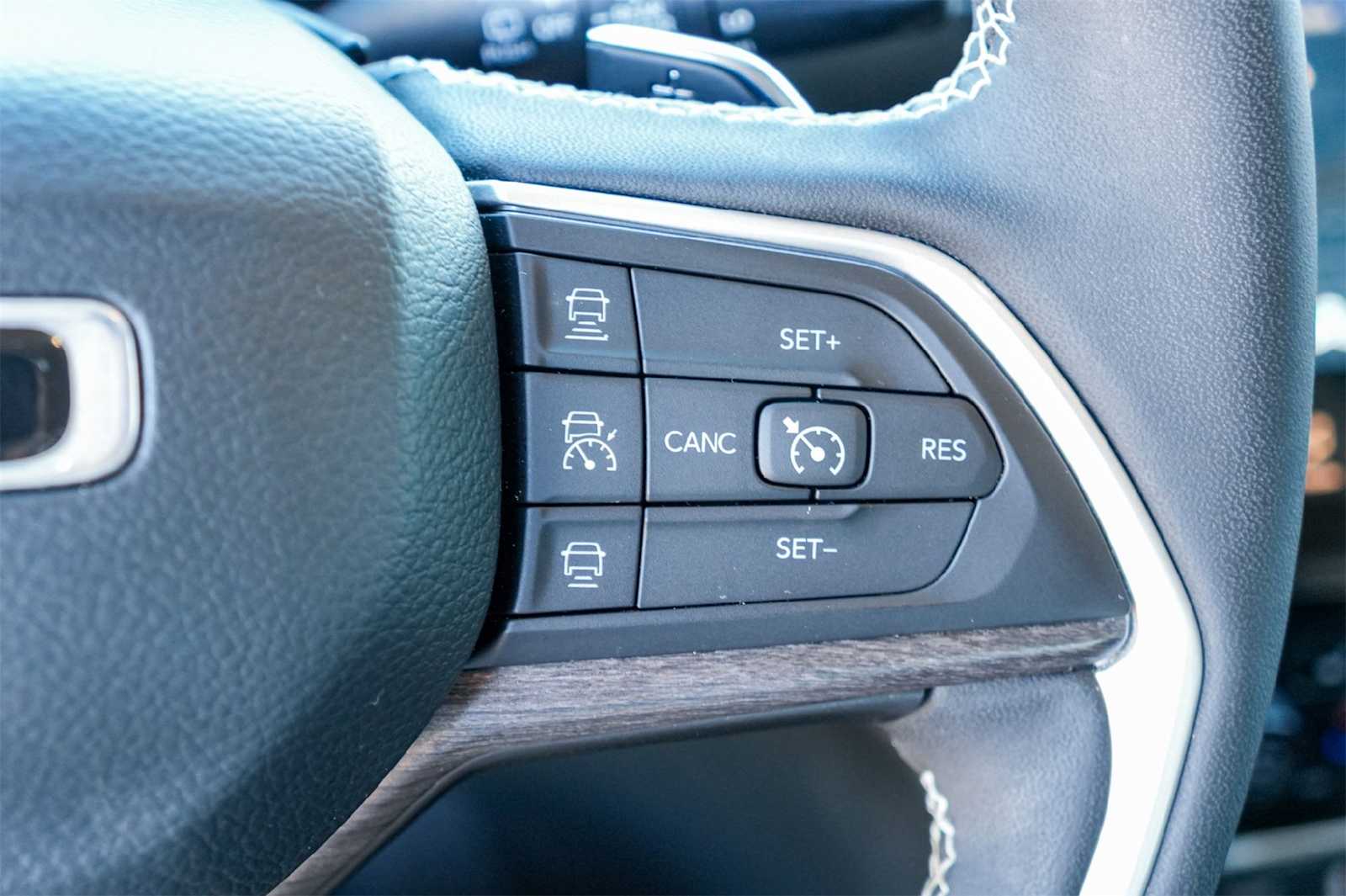 Thumbnail: 2023 Jeep Grand Cherokee - 26