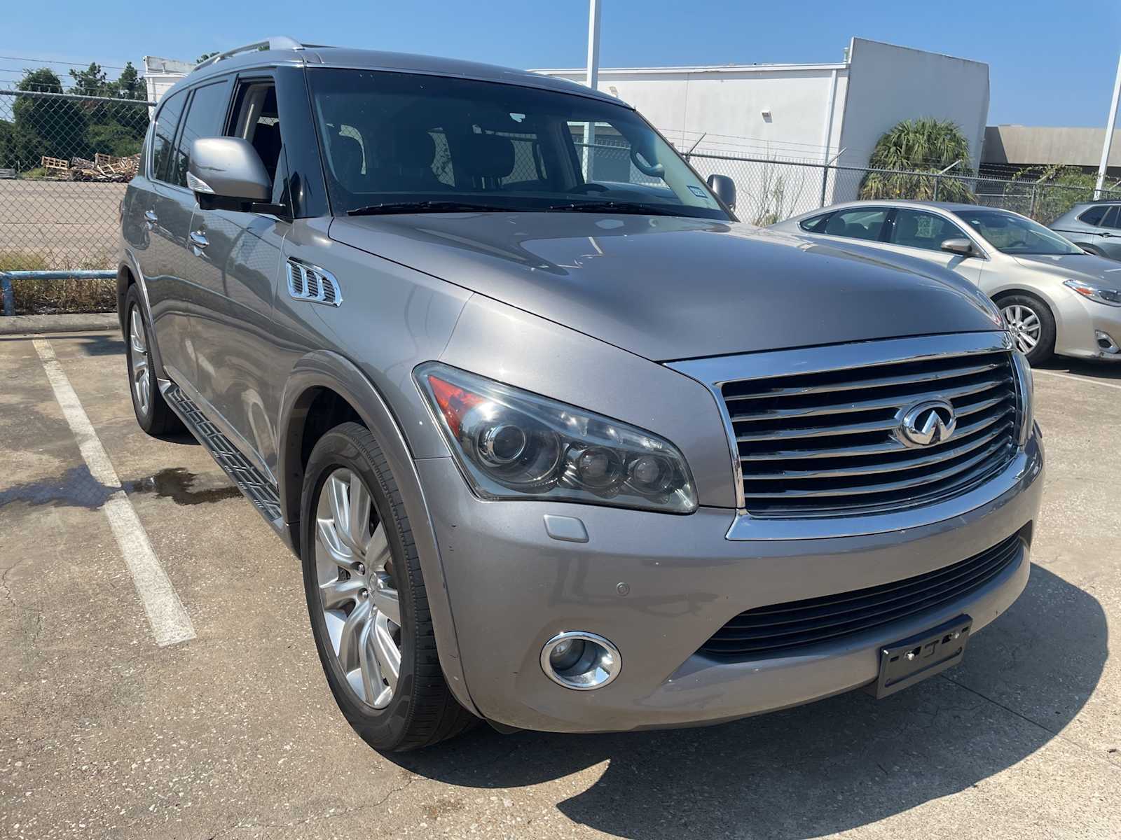 Thumbnail: 2012 INFINITI QX56 - 4