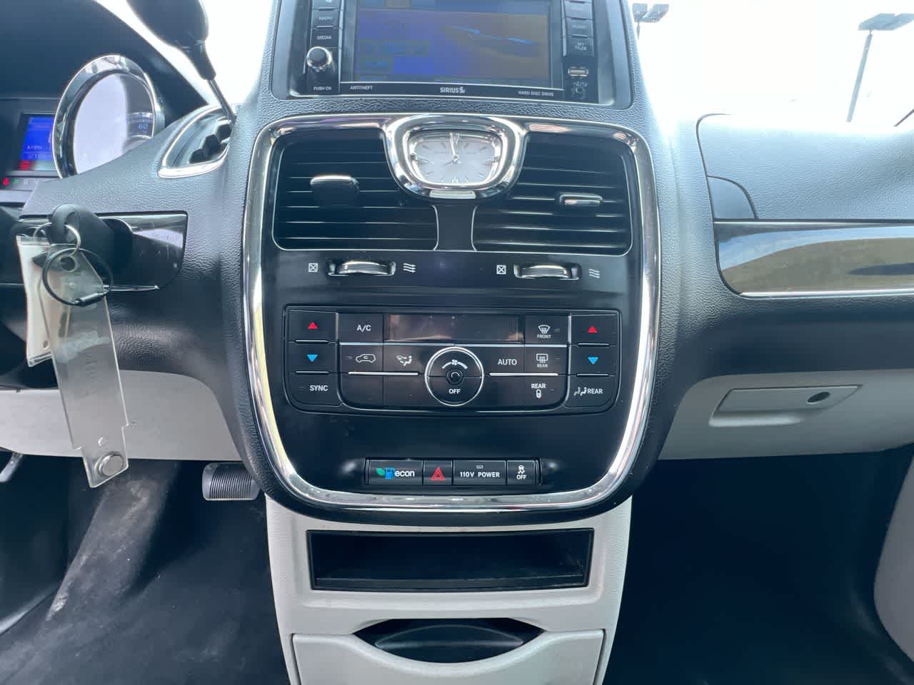 Thumbnail: 2012 Chrysler Town & Country - 19