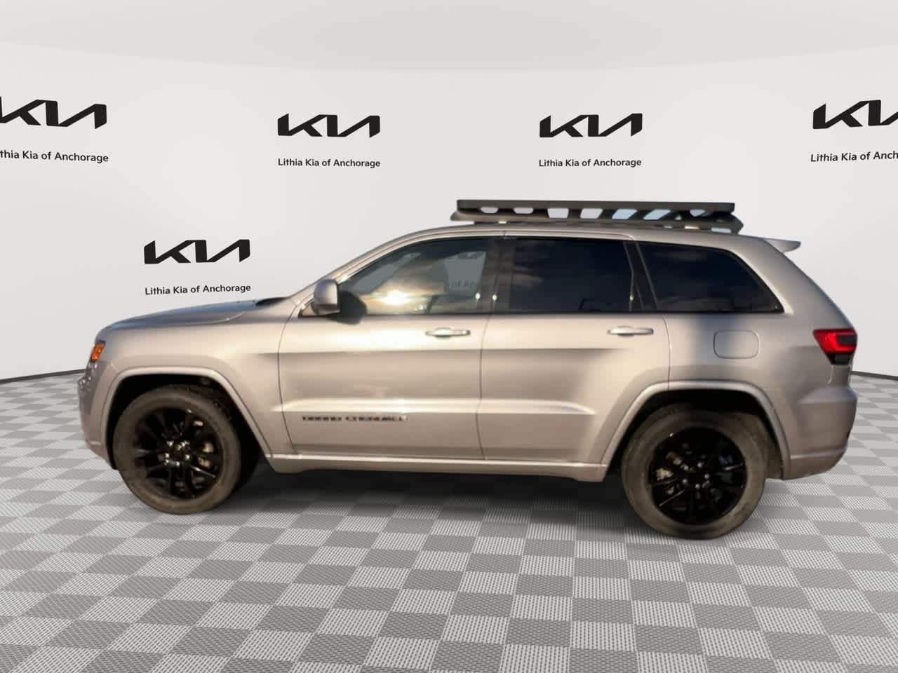 Thumbnail: 2017 Jeep Grand Cherokee - 6