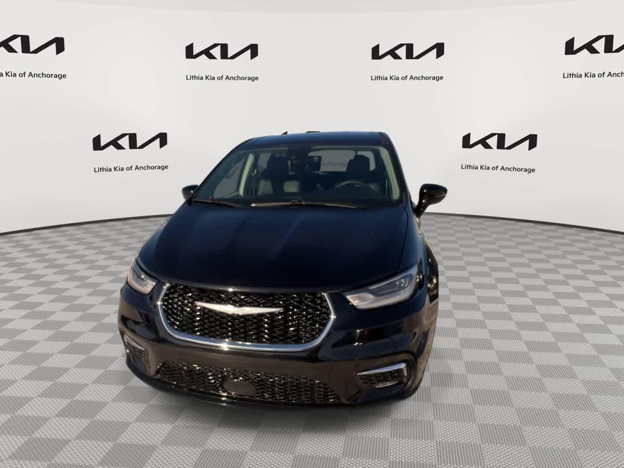 Thumbnail: 2024 Chrysler Pacifica - 3