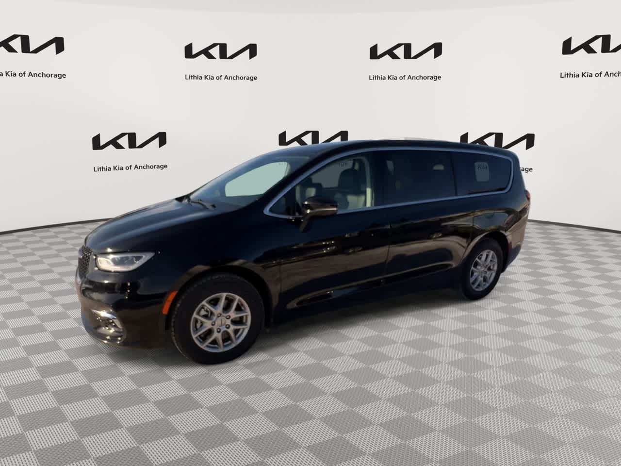 Thumbnail: 2024 Chrysler Pacifica - 4